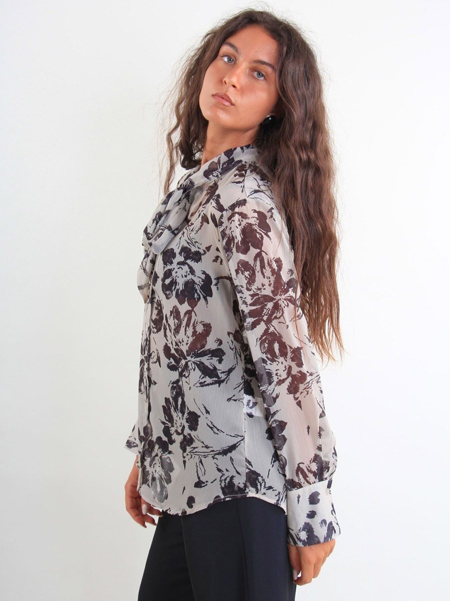 Vajszínű virágmintás ing nyakkötővel - Image 4