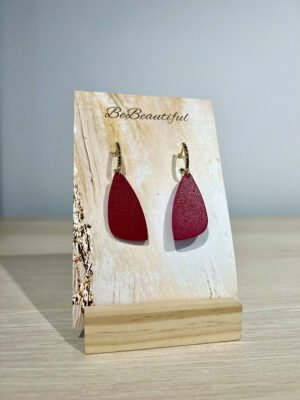 Magenta bőr fülbevaló színes cirkónium kövekkel