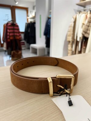 Mogyoró színű velúr bőr öv