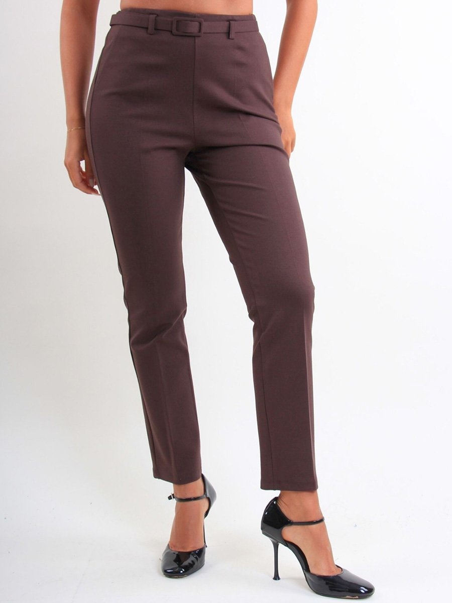 Elegáns csokibarna szűkszárú szövetnadrág övvel