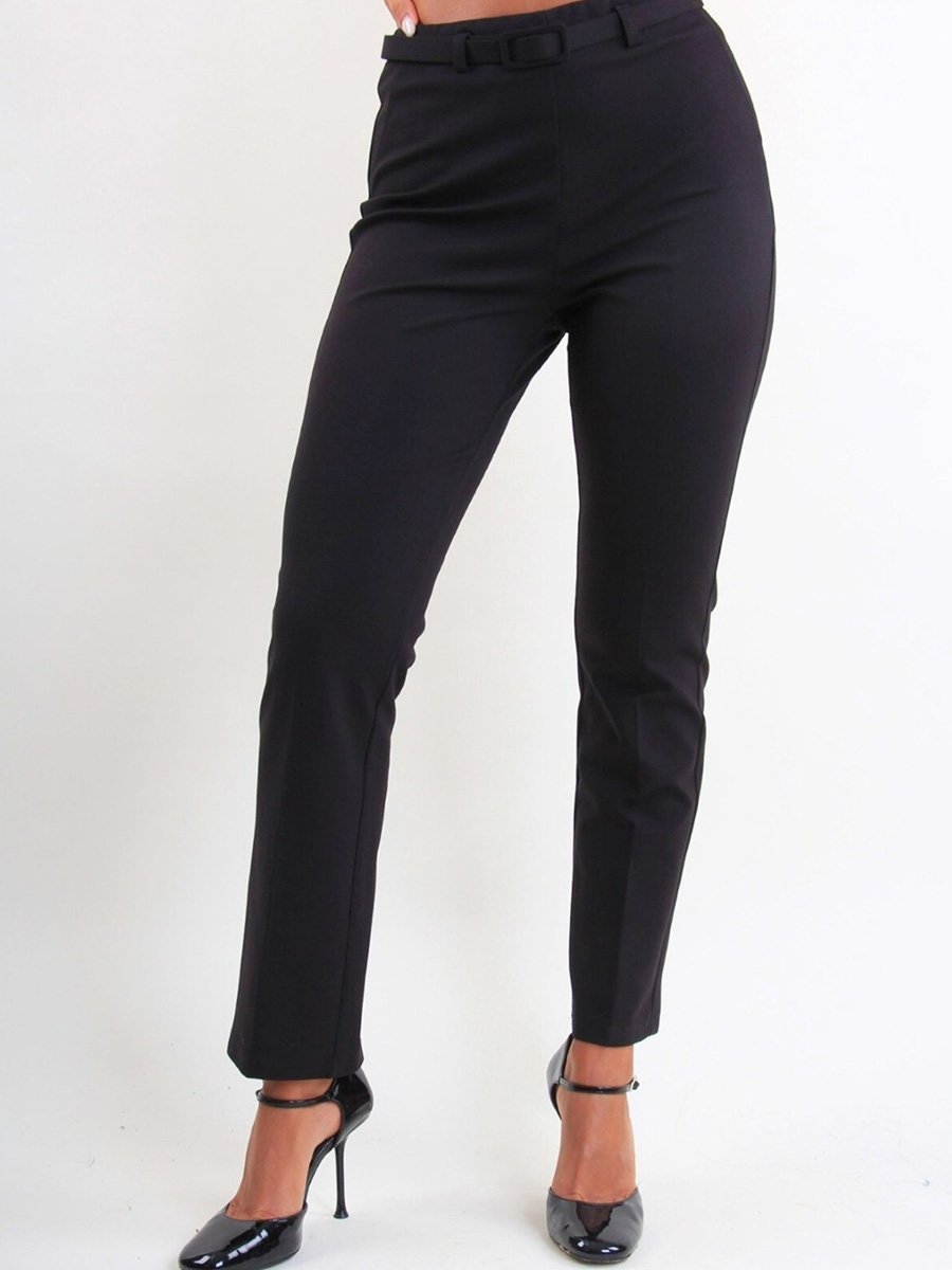 Elegáns fekete szűkszárú szövetnadrág övvel