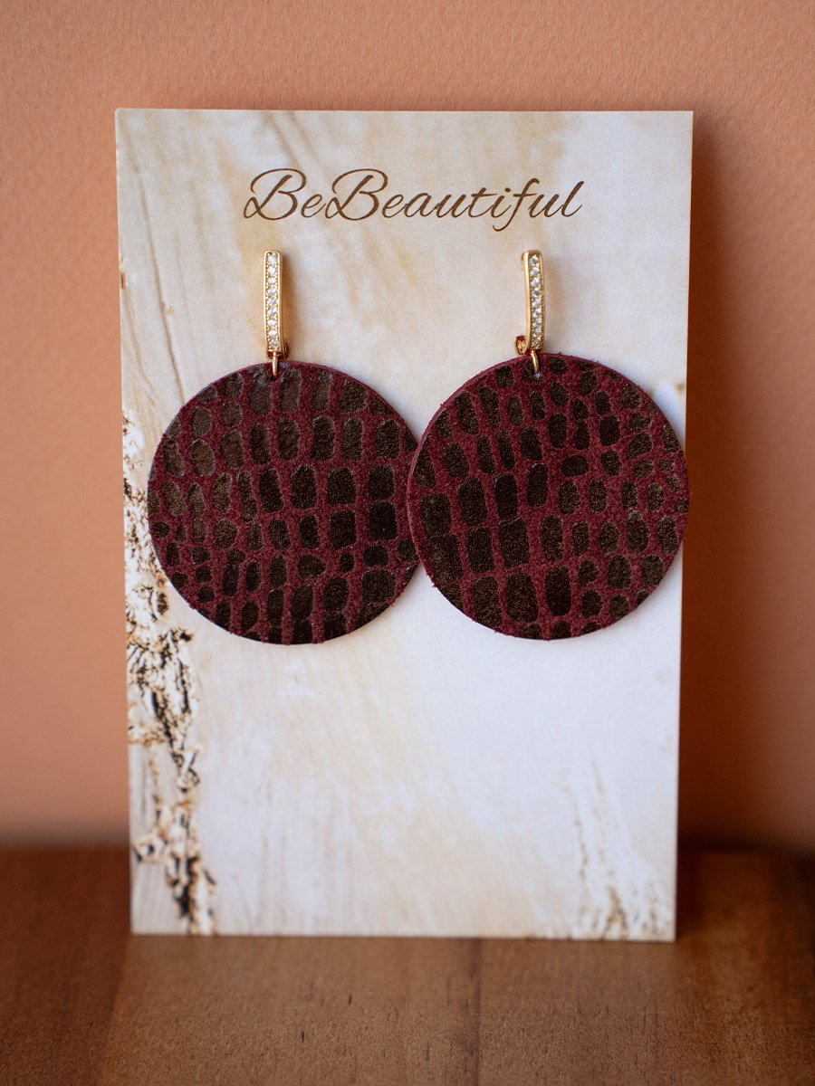 Burgundi hasított bőr cirkónium köves kör alakú fülbevaló