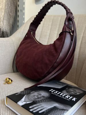 Burgundi fonott fülű bőr táska