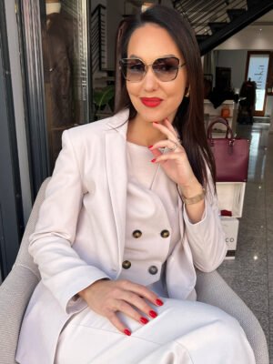 Elegáns ecrü színű mikro kord hosszú állású blézer