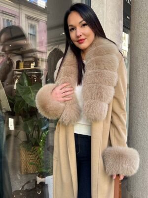 Mogyoró színű galléros kabát