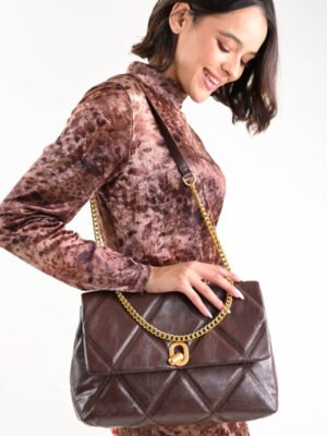 Barna bőr steppelt arany láncos táska