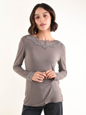 Kasmír keverék pulóver csipkebetéttel