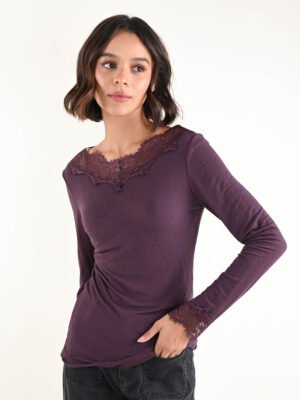 Burgundi kasmír keverék pulóver csipkebetéttel