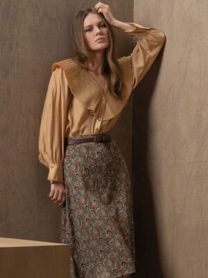 Bézs színű rakott gallérú ing