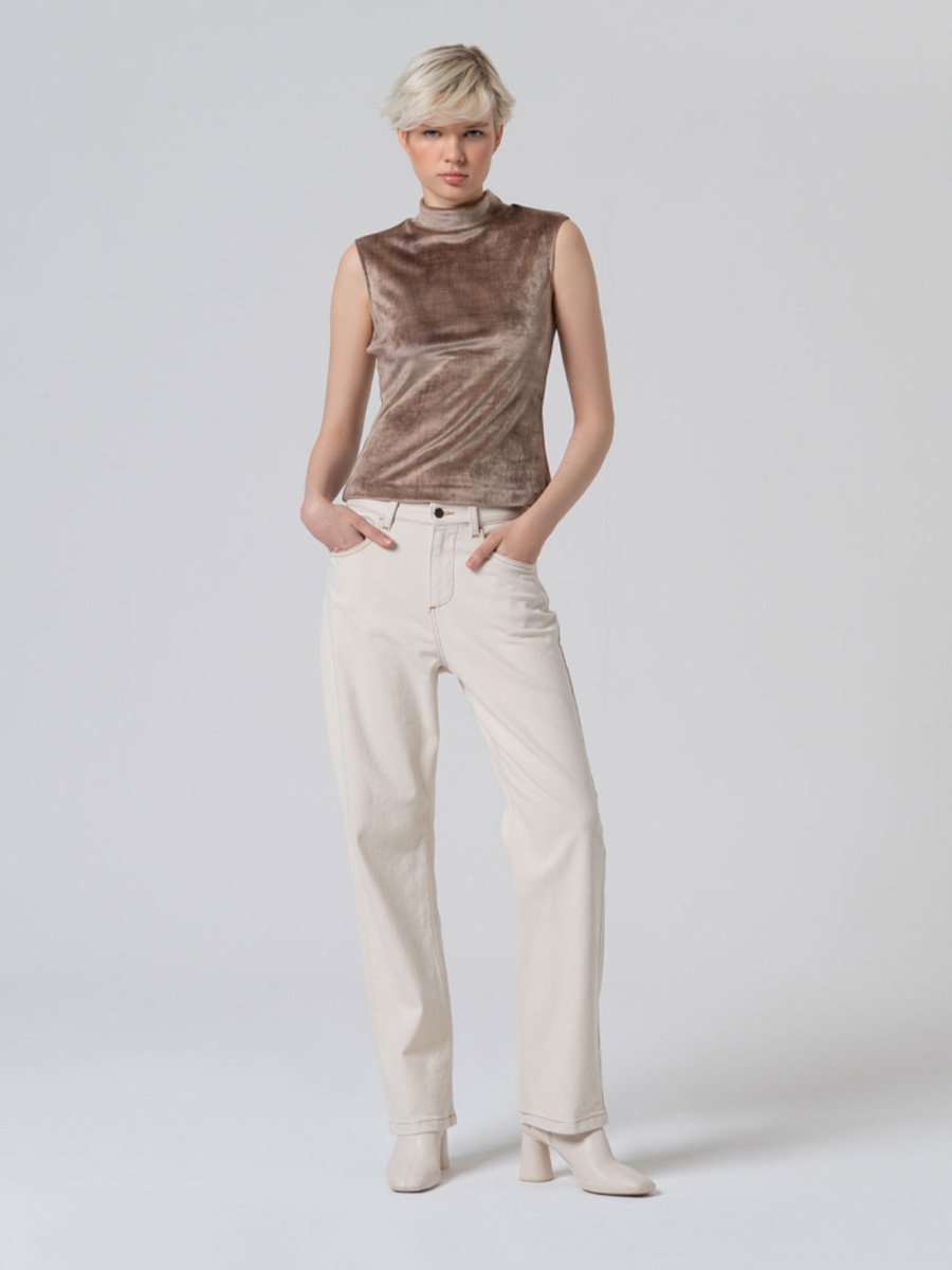 Egyenes szárú ekrü nadrág