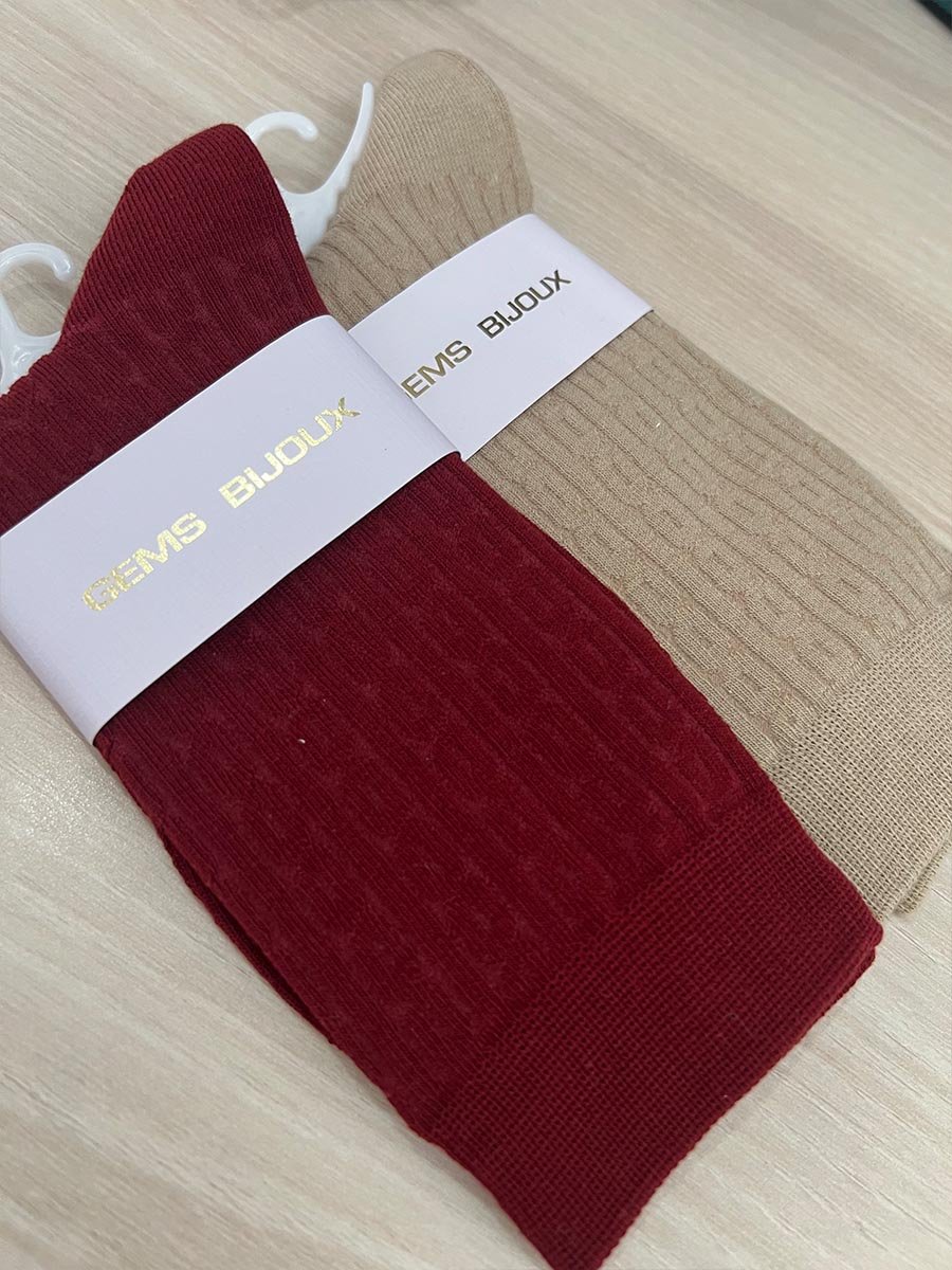 Világosbarna kötött mintás zokni