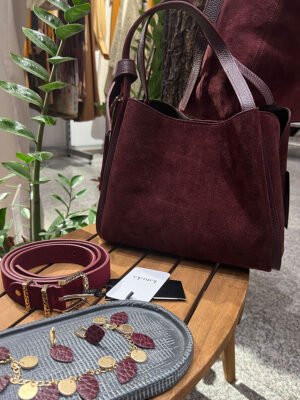 Burgundi színű hasított bőr táska