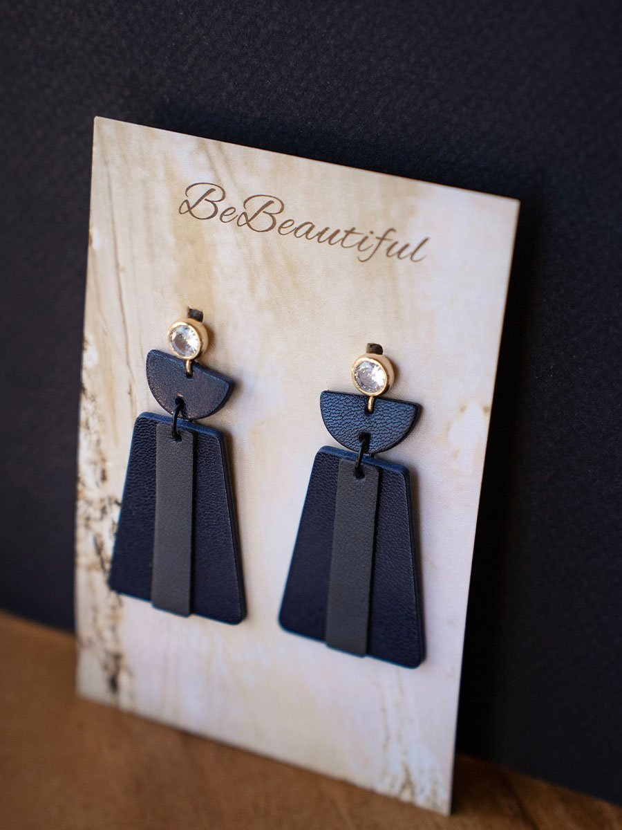 Fekete köves bőr fülbevaló