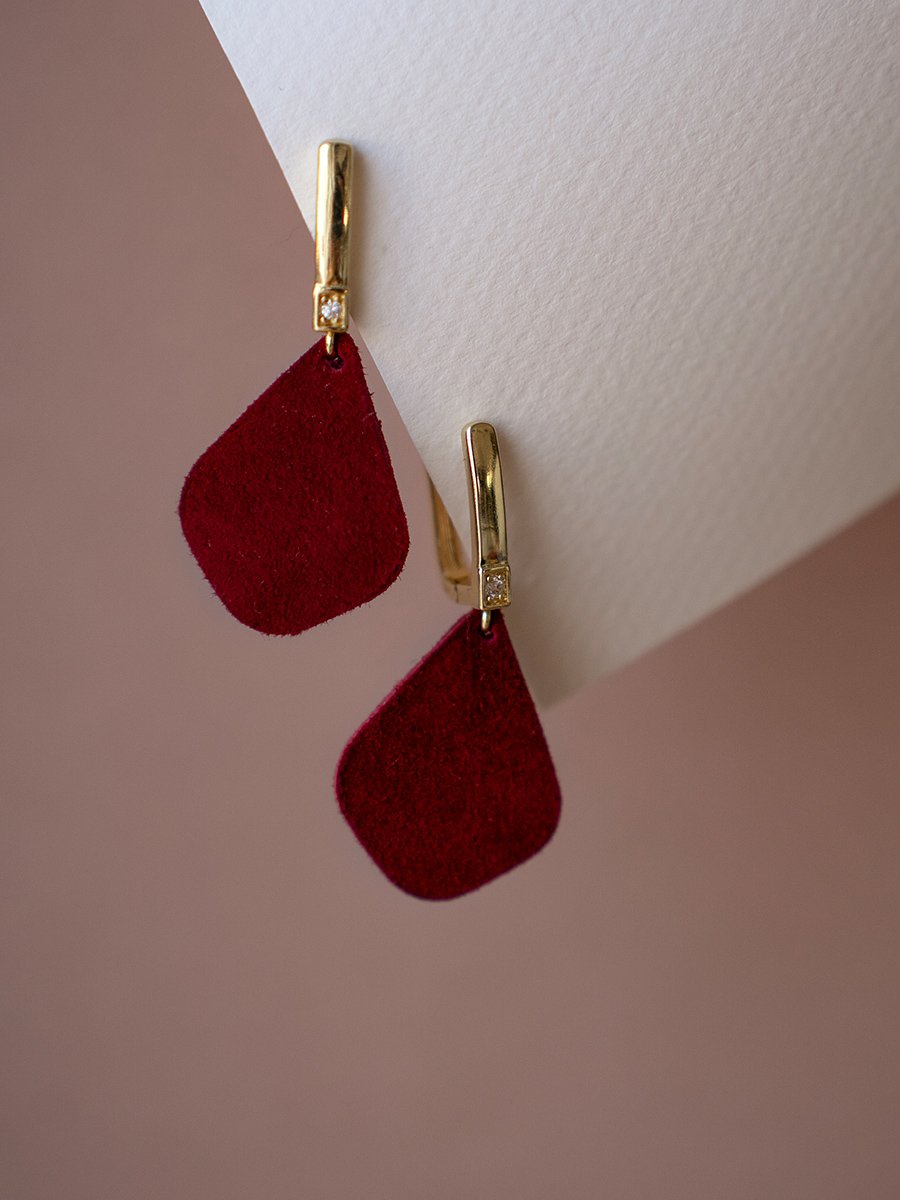 Hasított bőr bordó cirkónium köves fülbevaló