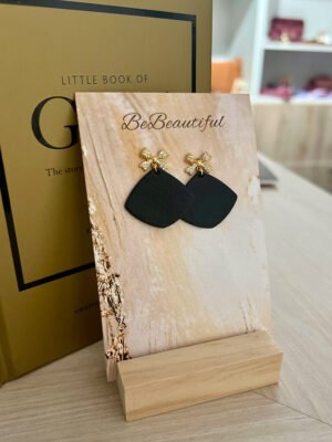 Fekete színű masnis cirkónium köves bőr fülbevaló