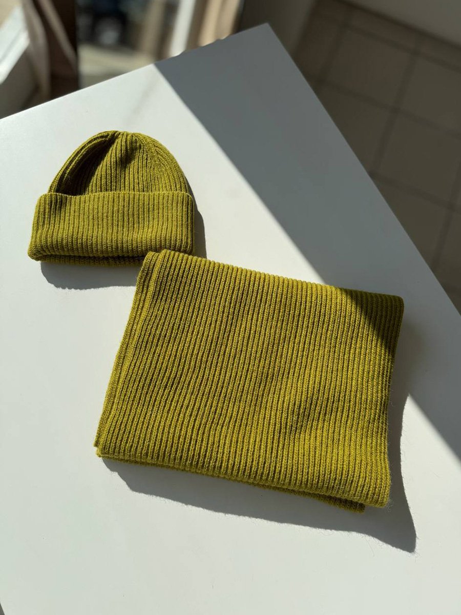 Zöld színű sál sapka szett