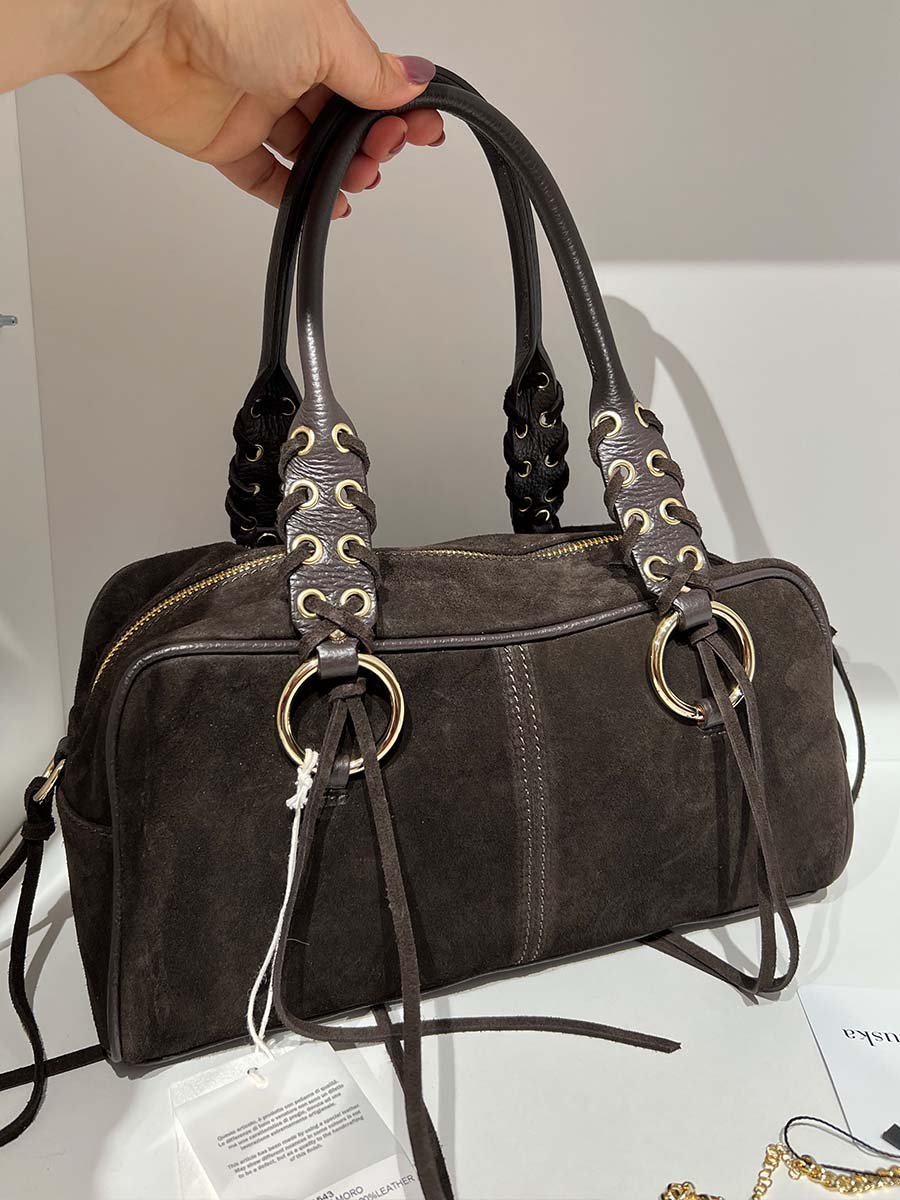 Csoki színű hasított bőr rojtos táska