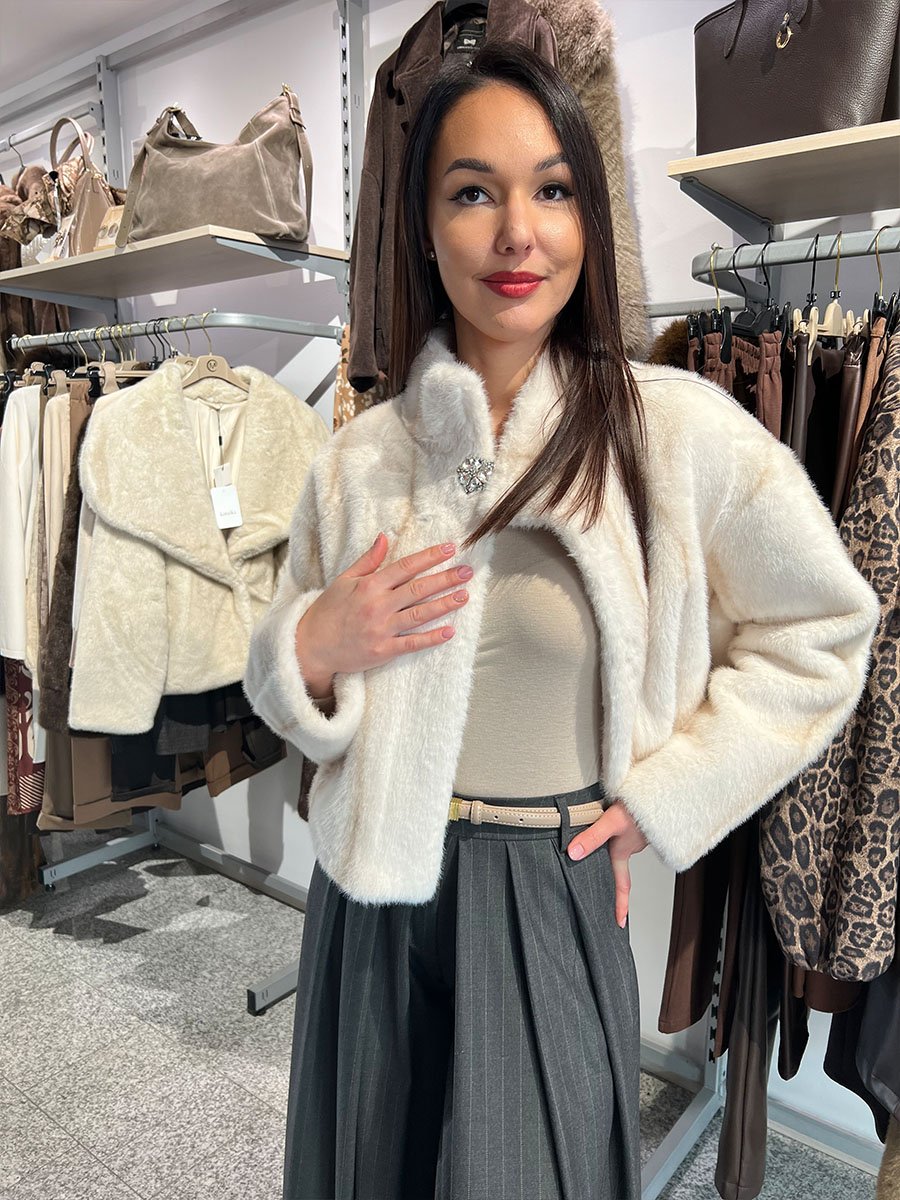 Bézs színű műszőrme bunda brossal - Image 5
