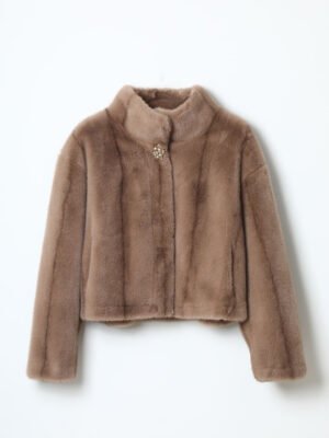 Taupe színű műszőrme bunda brossal