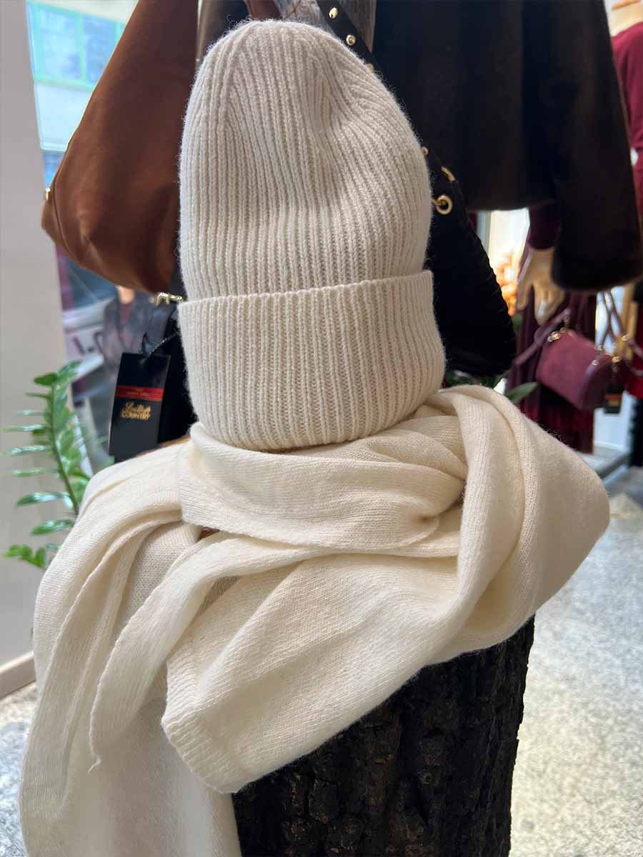 Ecrü sál sapka szett