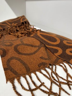 Sötétbarna mintás sál