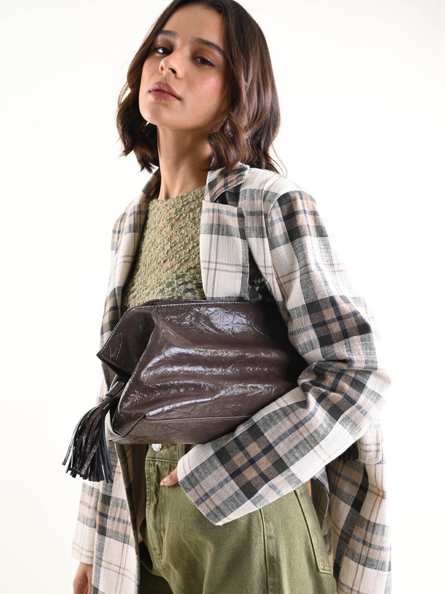 Egy gombos zöld blézer