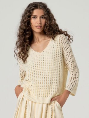 Bézs színű V-nyakú kötött lyukacsos pulóver