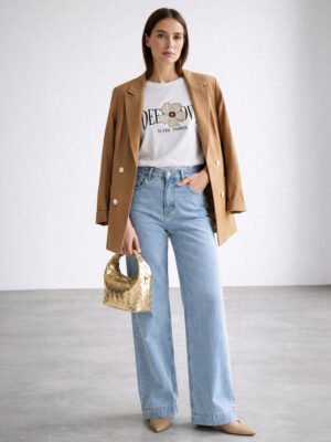 Világoskék bővebb szárú farmer