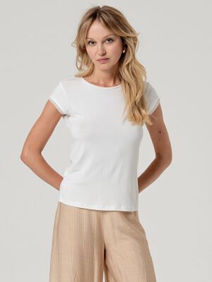 Fehér kerek nyakú rövid ujjú póló