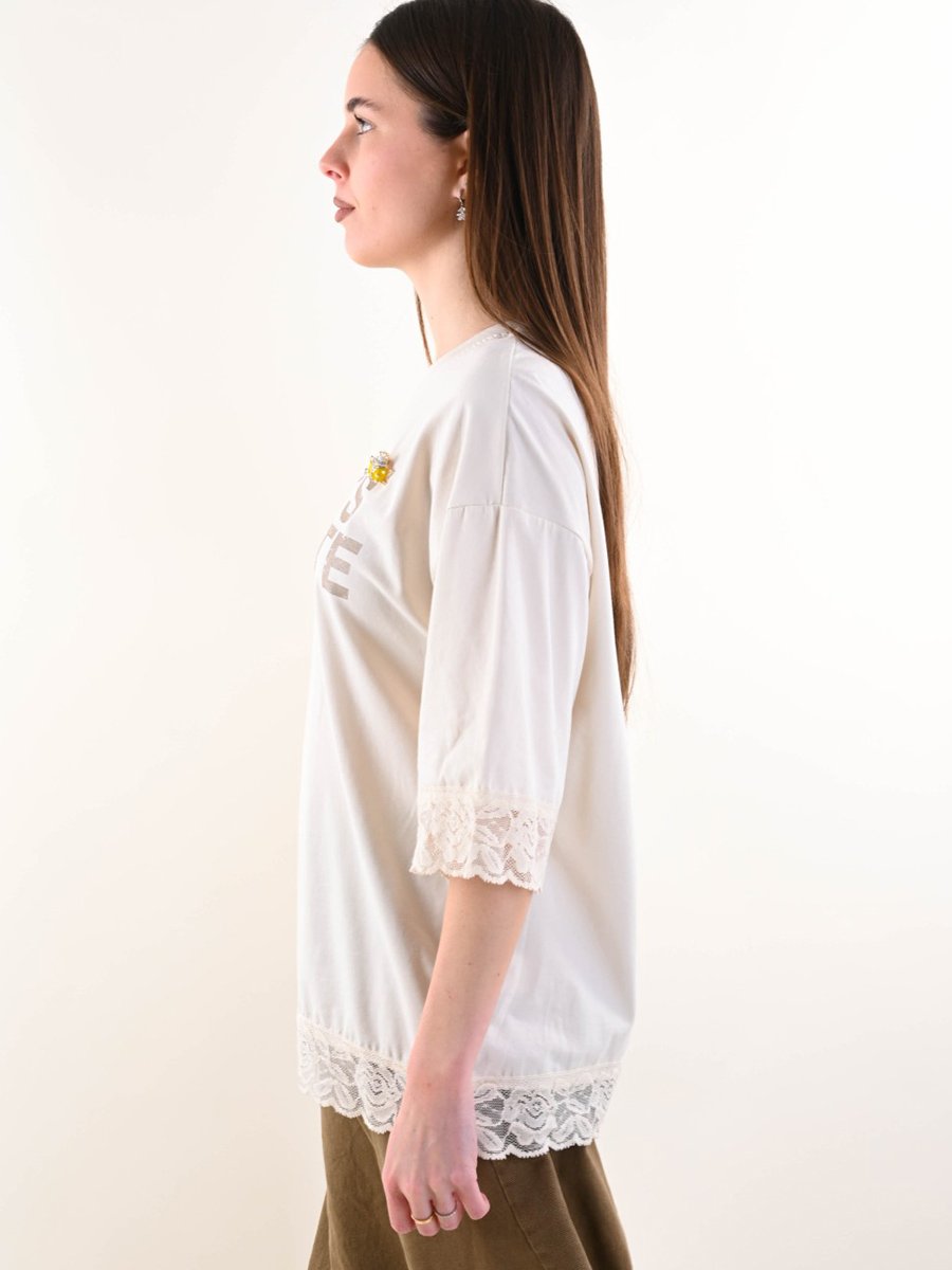 Feliratos csipkés póló kitűzővel - Image 6