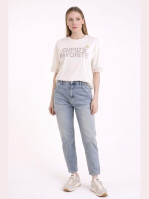 Feliratos csipkés póló kitűzővel