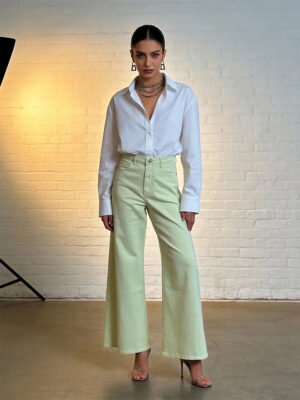 Pisztácia színű bővülő szárú farmernadrág