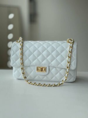 Fehér steppelt láncos bőr táska