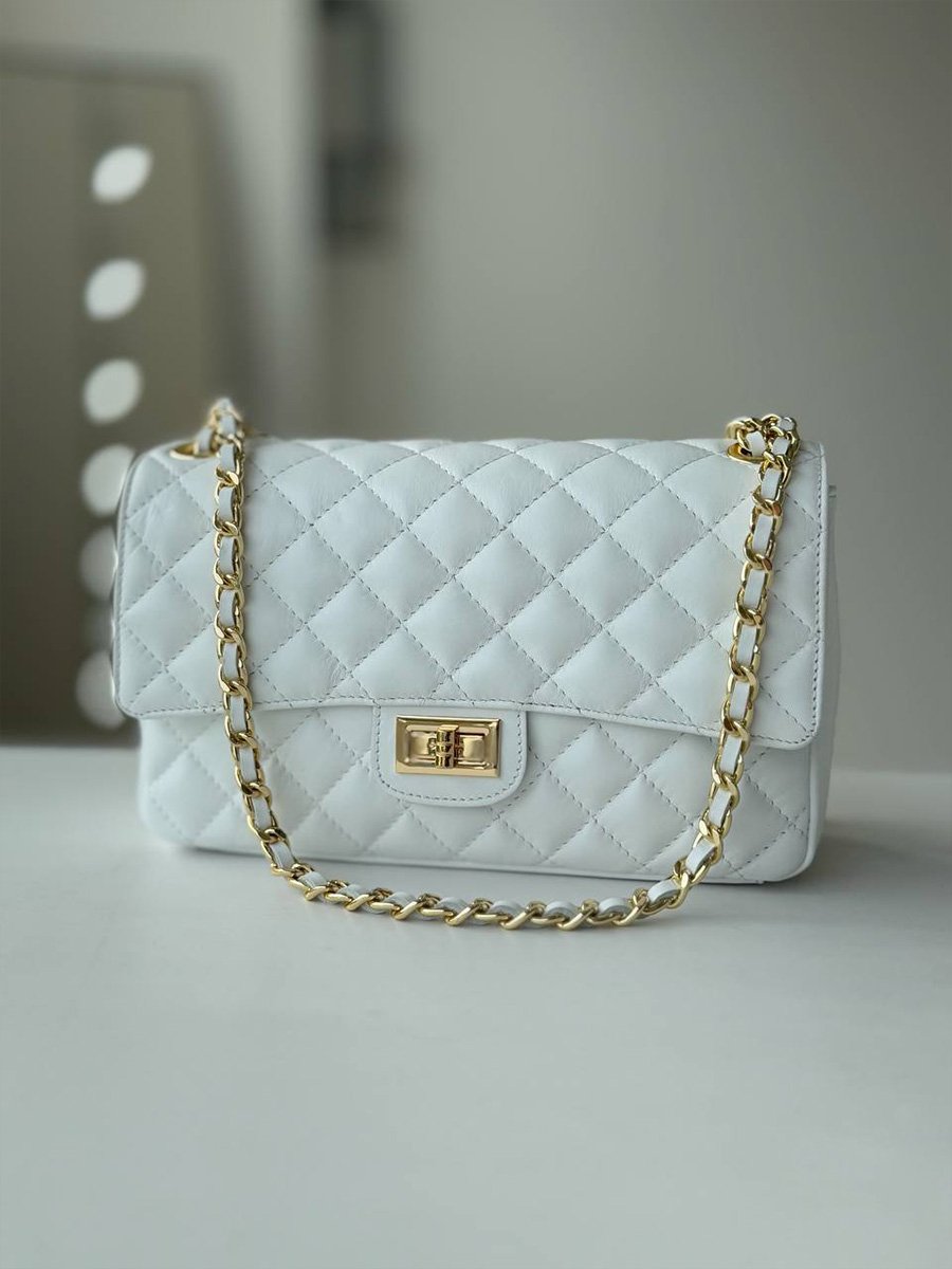 Fehér steppelt láncos bőr táska