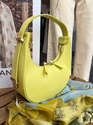 Lime színű arany csatos bőr táska