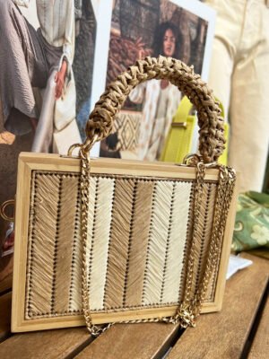 Fa táska rattan díszítéssel