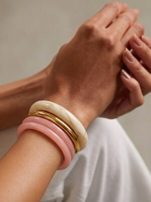 Rózsaszín merev karkötő