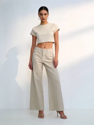 Ekrü bővülő szárú farmernadrág