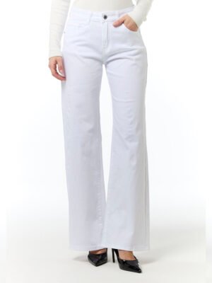 Fehér bővebb szárú farmernadrág