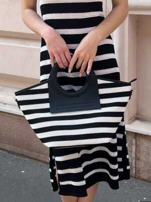 Fekete fehér csíkos horgolt táska