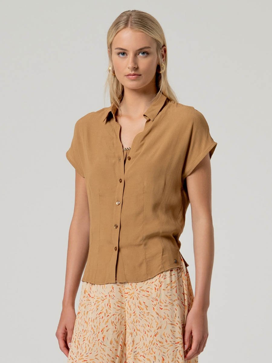 Camel színű rövid ujjú gombos ing